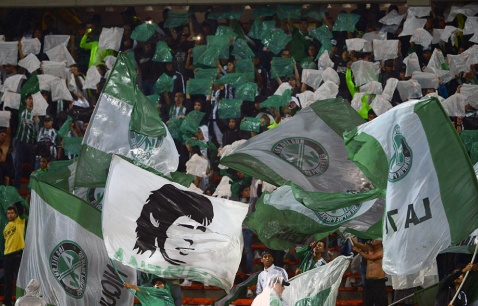 Colombia's Atletico Nacional supporters cheer for their team during thir Copa Libertadores 2016 football match against Argentina's Huracan at Atanasio Girardot  stadium in Medellin, Antioquia department, Colombia, on May 3, 2016. / AFP PHOTO / RAUL ARBOLEDA